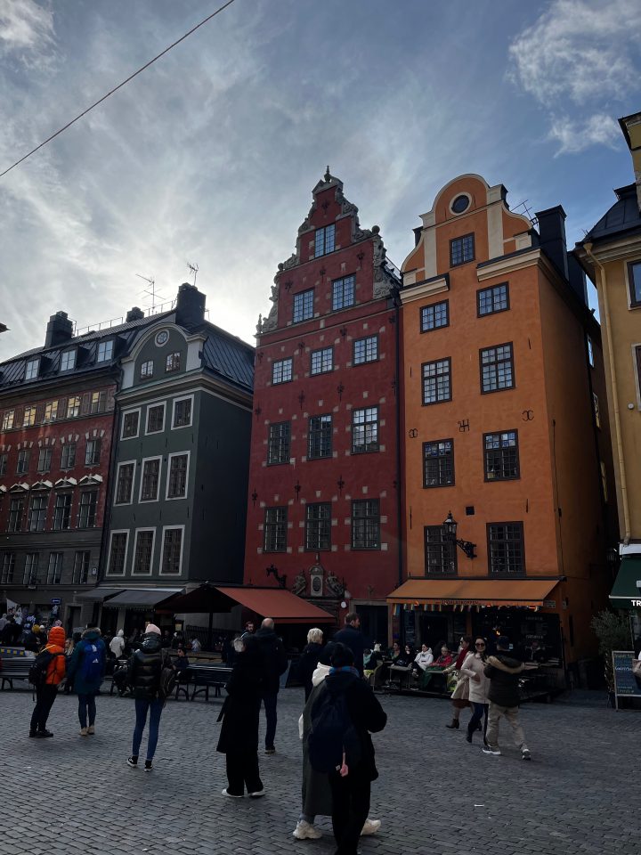 Le case colorate di Stortorget a Gamla Stan, la piazza principale della città vecchia di Stoccolma.
