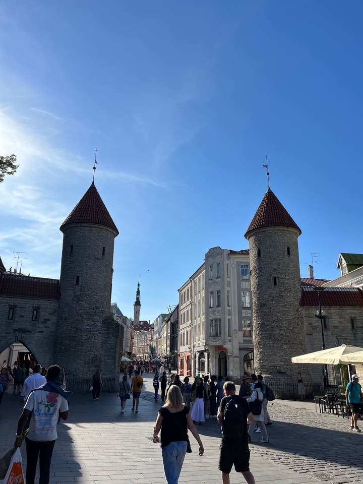 Porta Viru, ingresso medievale al centro storico di Tallinn
